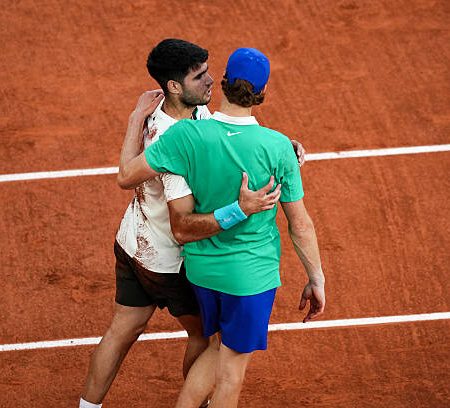 La lesión de Carlos Alcaraz sacude el mundo del tenis: un tiempo de reflexión y esperanza