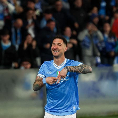 Nápoles se impone al Milan y se coloca segundo en la Serie A