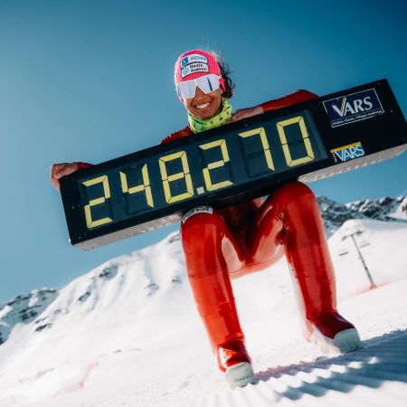 Valentina Greggio hace historia con un nuevo récord mundial de esquí de velocidad