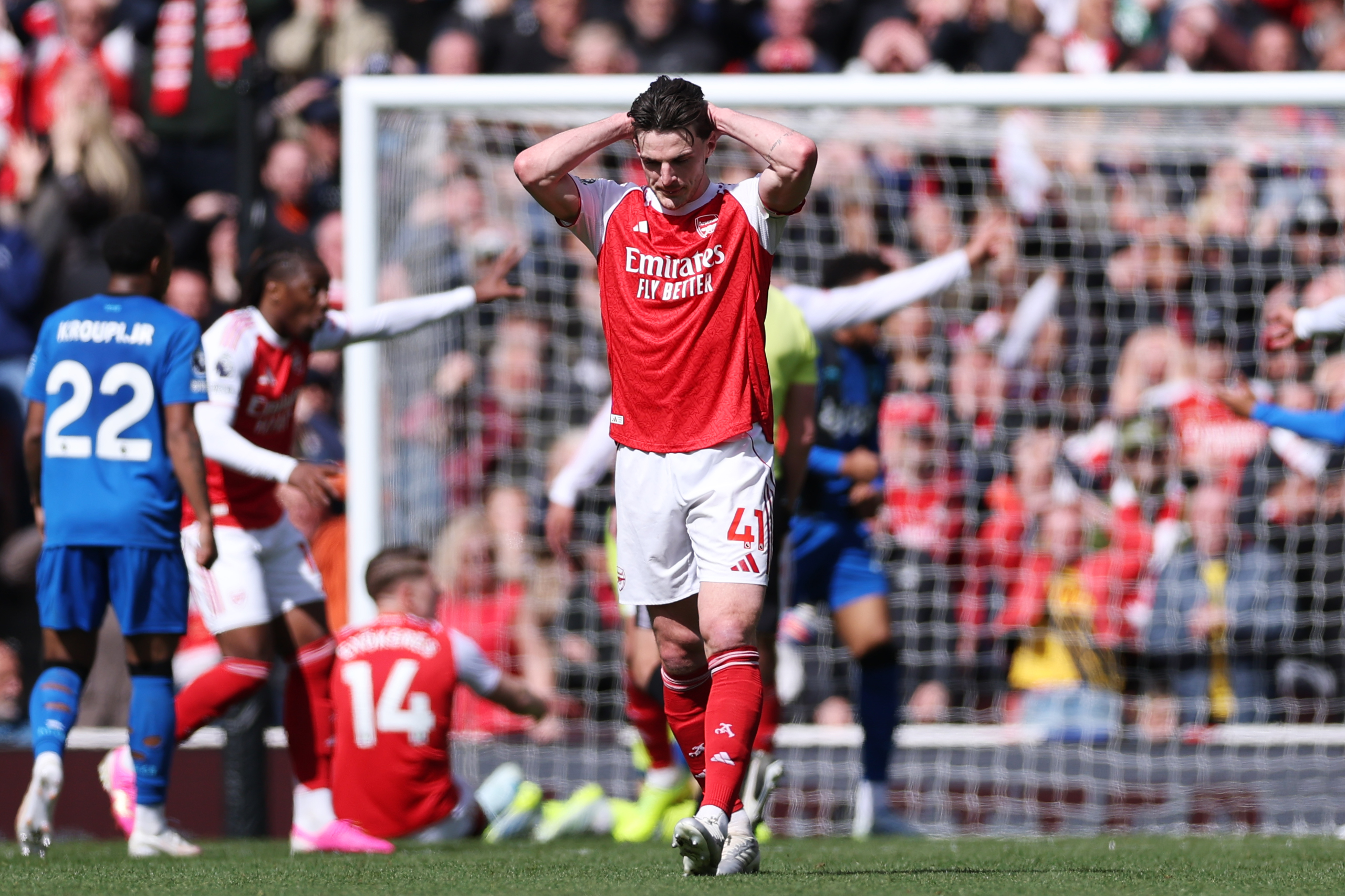 Un aficionado del Arsenal demanda al club por estrés emocional tras su rendimiento en la Premier