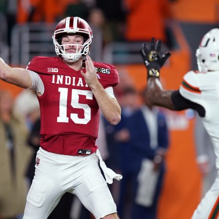 Fernando Mendoza: El quarterback que convirtió la adversidad en triunfo en el draft de la NFL