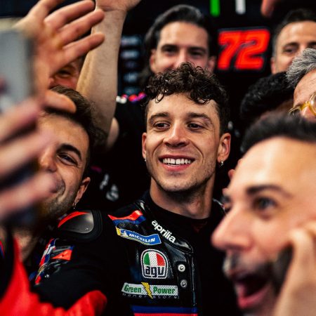 Bezzecchi Lidera MotoGP: La Sorpresa de Aprilia y un Futuro Incierto