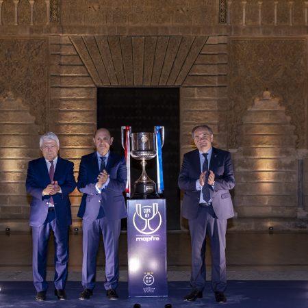 Cerezo Desata la Tormenta: ¿El VAR Hundiendo a los Árbitros y la Doble Corona en el Horizonte?
