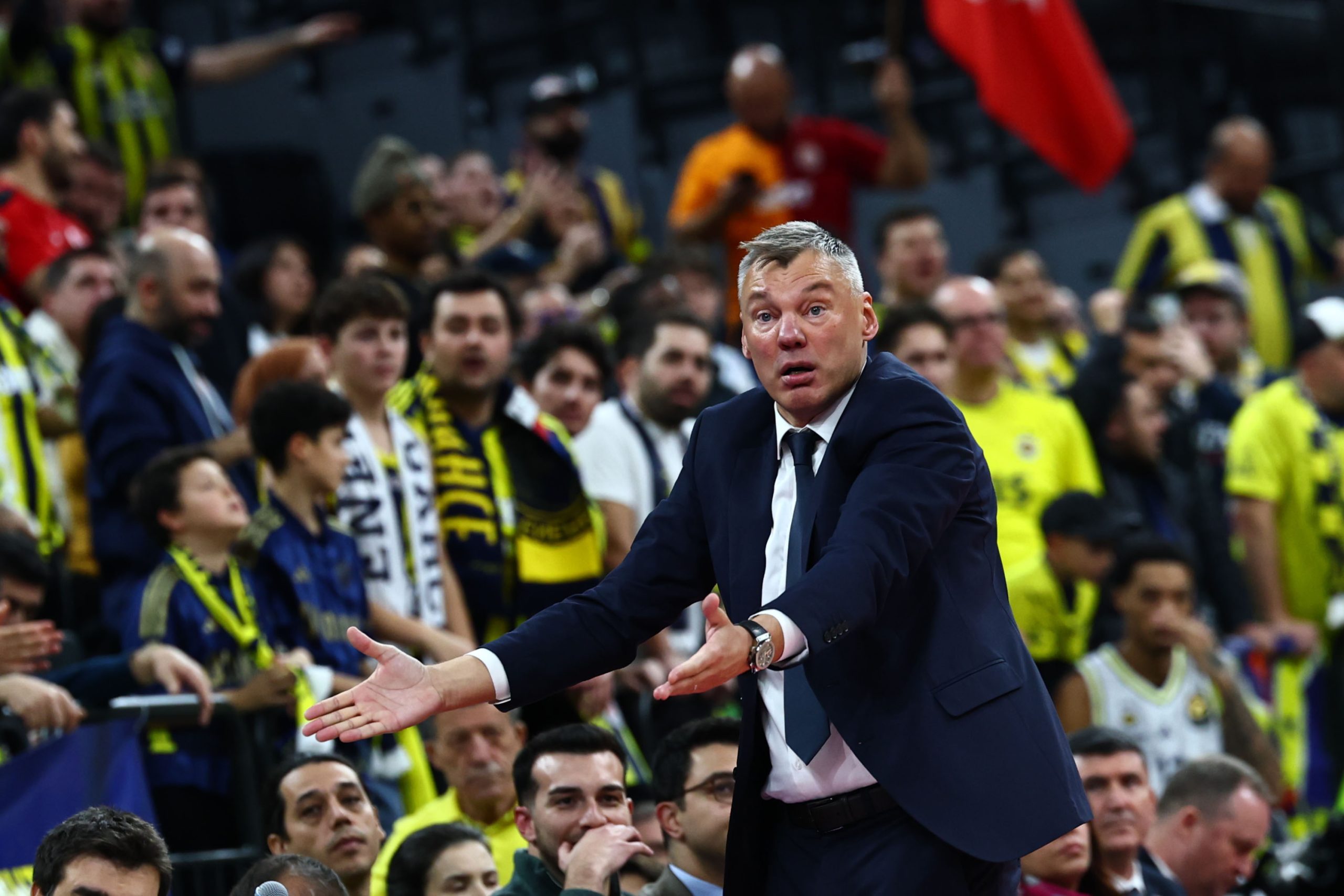 Fenerbahçe Sella una Victoria Clave en Casa Ante el Zalgiris en el Inicio de los Cuartos de Final de la Euroliga