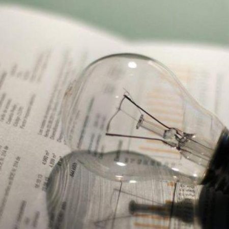 Luz a Mínimos Históricos: ¿El Fin de la Tormenta Energética en España?