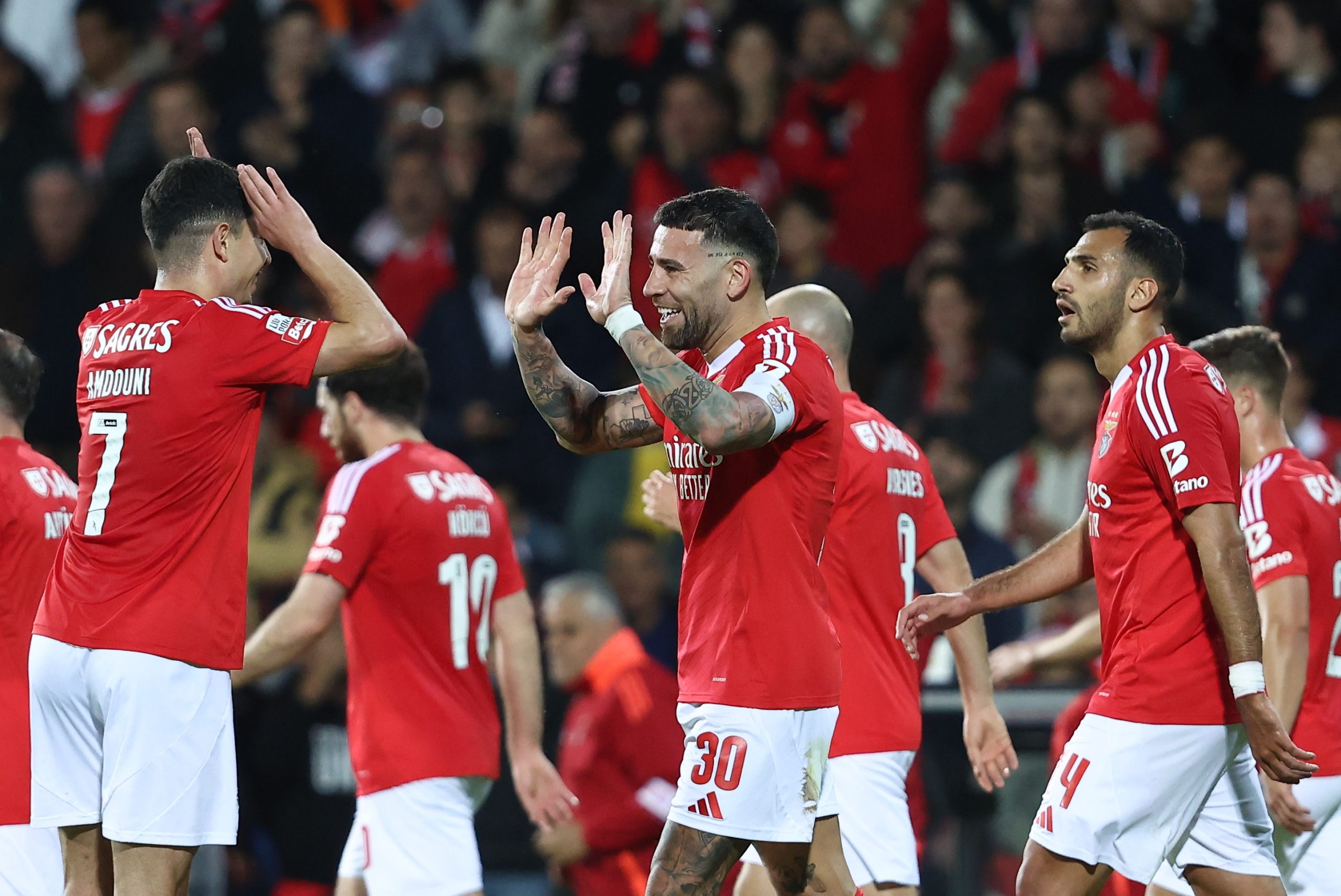 El Corazón de las Águilas Dice Adiós: Otamendi Emociona en su Despedida del Benfica