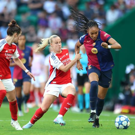 ¡Bombazo en el fútbol femenino! Beth Mead dice adiós al Arsenal y deja un legado imborrable