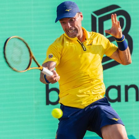 Bautista y Berrettini Inician con Paso Firme en la Copa Faulconbridge; El Futuro Joven Lucha por Destacar