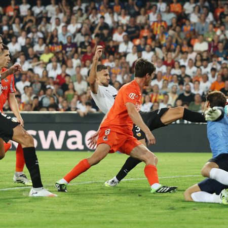 Anoeta, Epicentro de una Batalla Europea: Real Sociedad y Valencia se Juegan la Vida