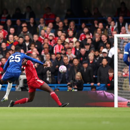 Anfield se Prepara para un Duelo de Titanes: Liverpool Busca Afianzar su Fortaleza Ante un Chelsea en Crisis