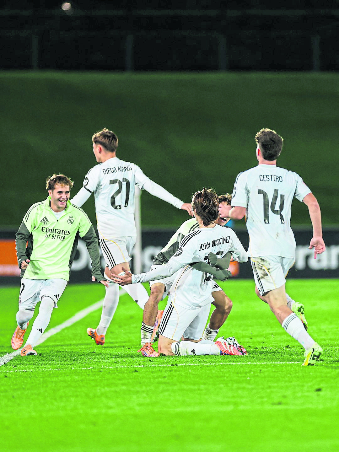 El PSG pone sus ojos en la joya del Castilla: ¿Quién es Joan Martínez, el central de 18 años que seduce a París?