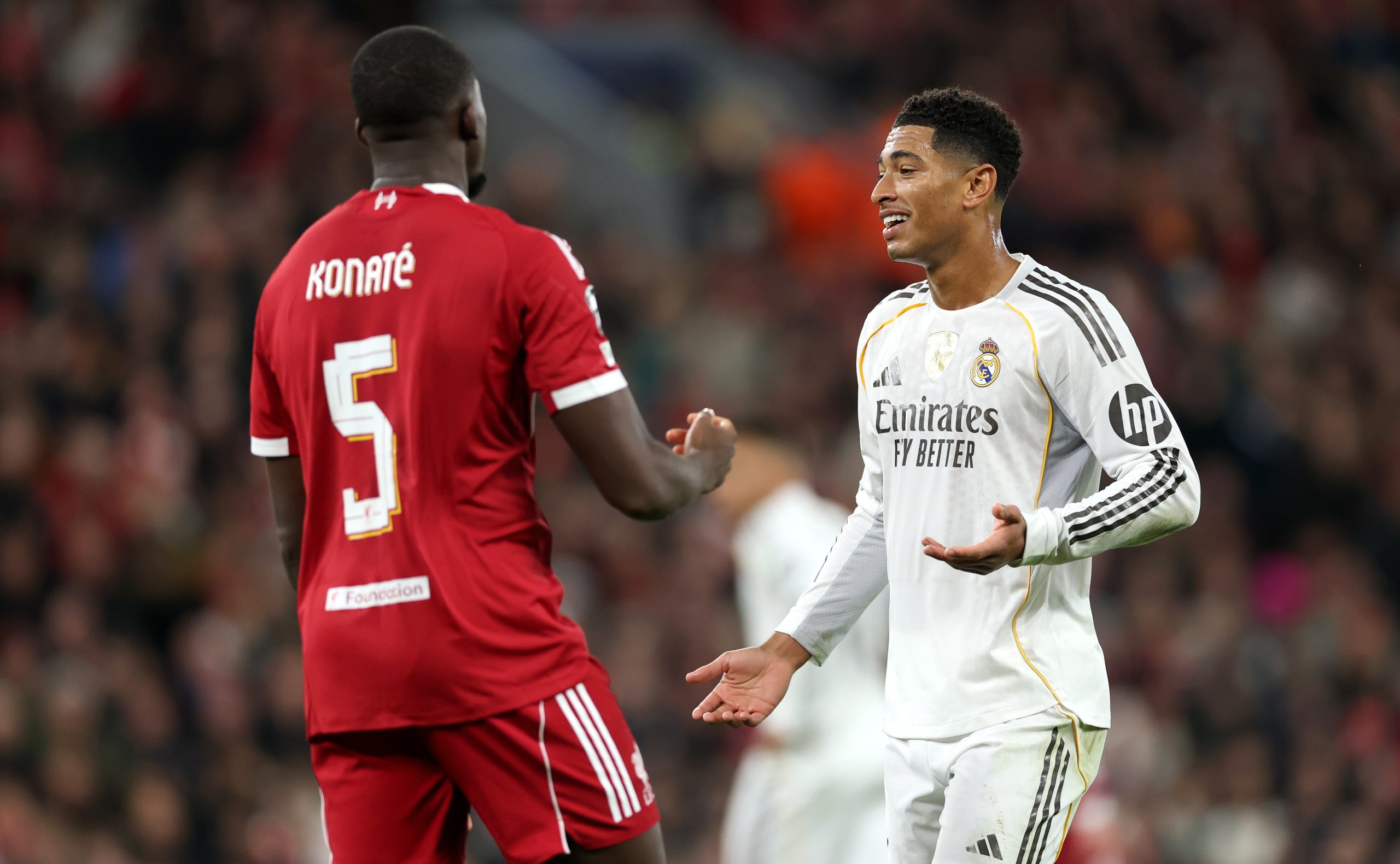 ¡Mercado de Fichajes en Ebullición! El Real Madrid Pone el Ojo en un Central de Premier League que Queda Libre
