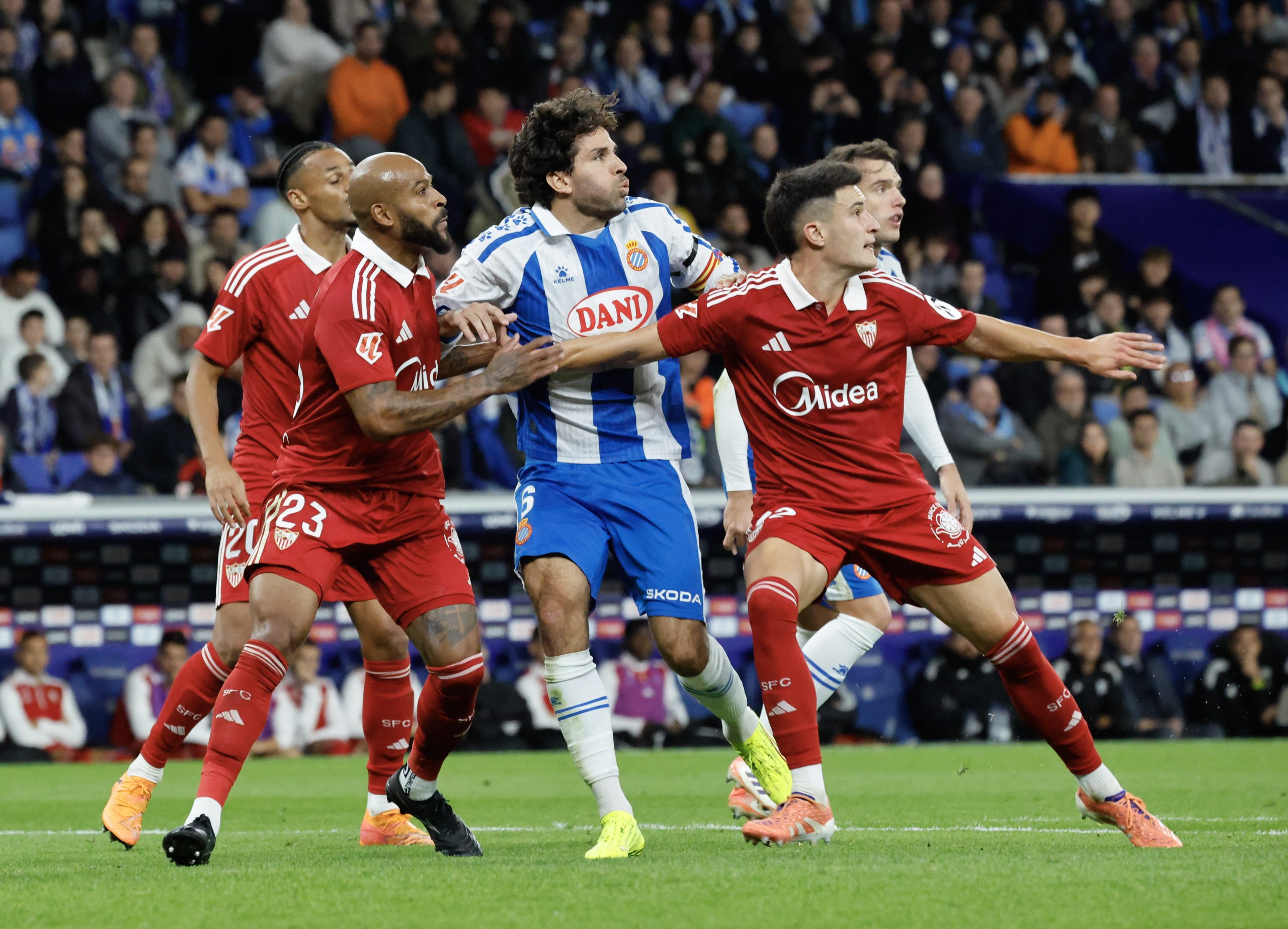 Final de Infarto en Nervión: Espanyol y Sevilla se Juegan la Vida en un Duelo a Cara o Cruz