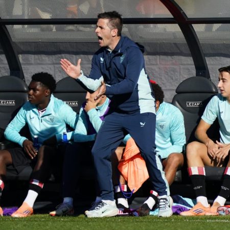 ¡Revolución en Lezama! El Bilbao Athletic busca nuevo timonel tras la salida de Jokin Aranbarri