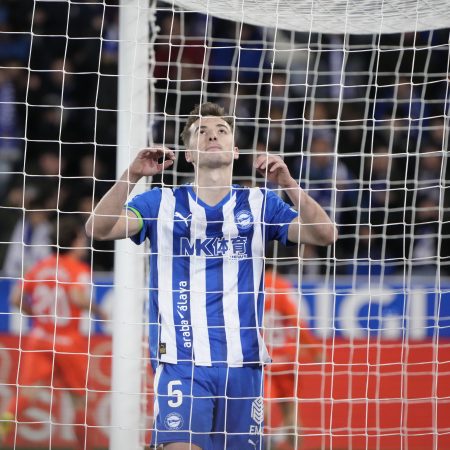 El Futuro Incierto de Jon Pacheco: Lesión en el Tobillo y Dilema en la Real Sociedad