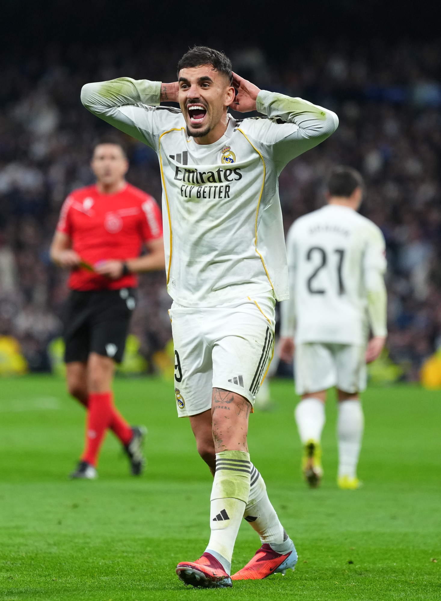 El Betis Suspira por el Regreso de Ceballos: ¿Se Rompe el Culebrón Estival?