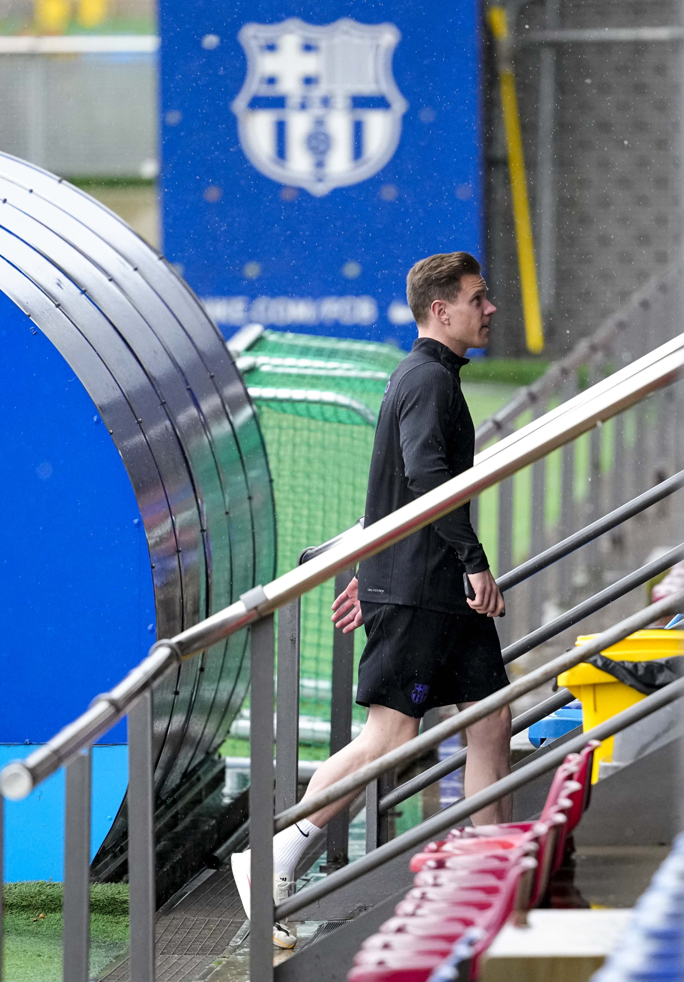 Ter Stegen: ¿Nuevo Guardián en Montilivi o Sorpresa Holandesa? El Portero del Barça, en la Encrucijada de su Carrera