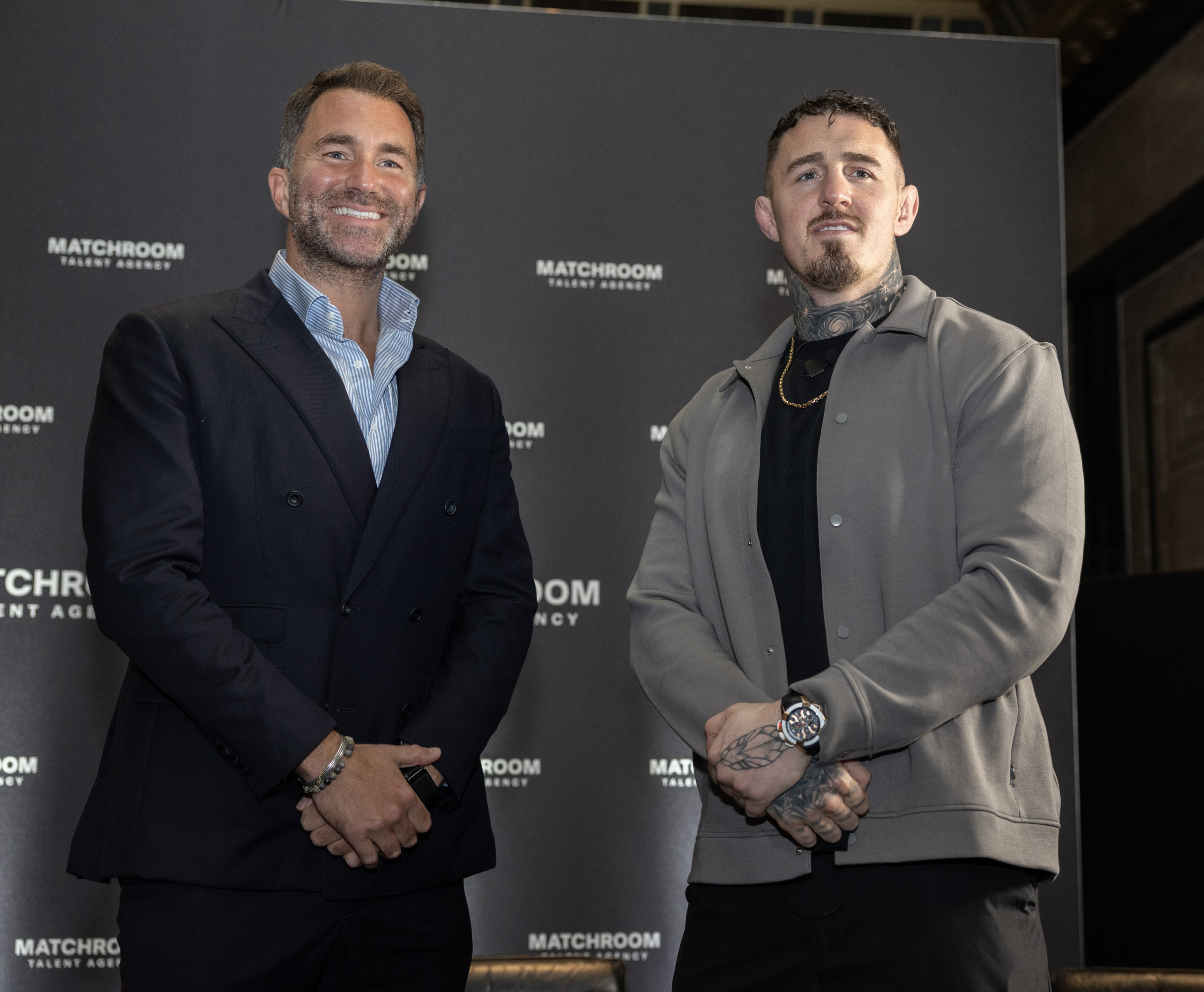 ¡Guerra de Promotores! Hearn Desafía a White por Aspinall y Millones en Juego
