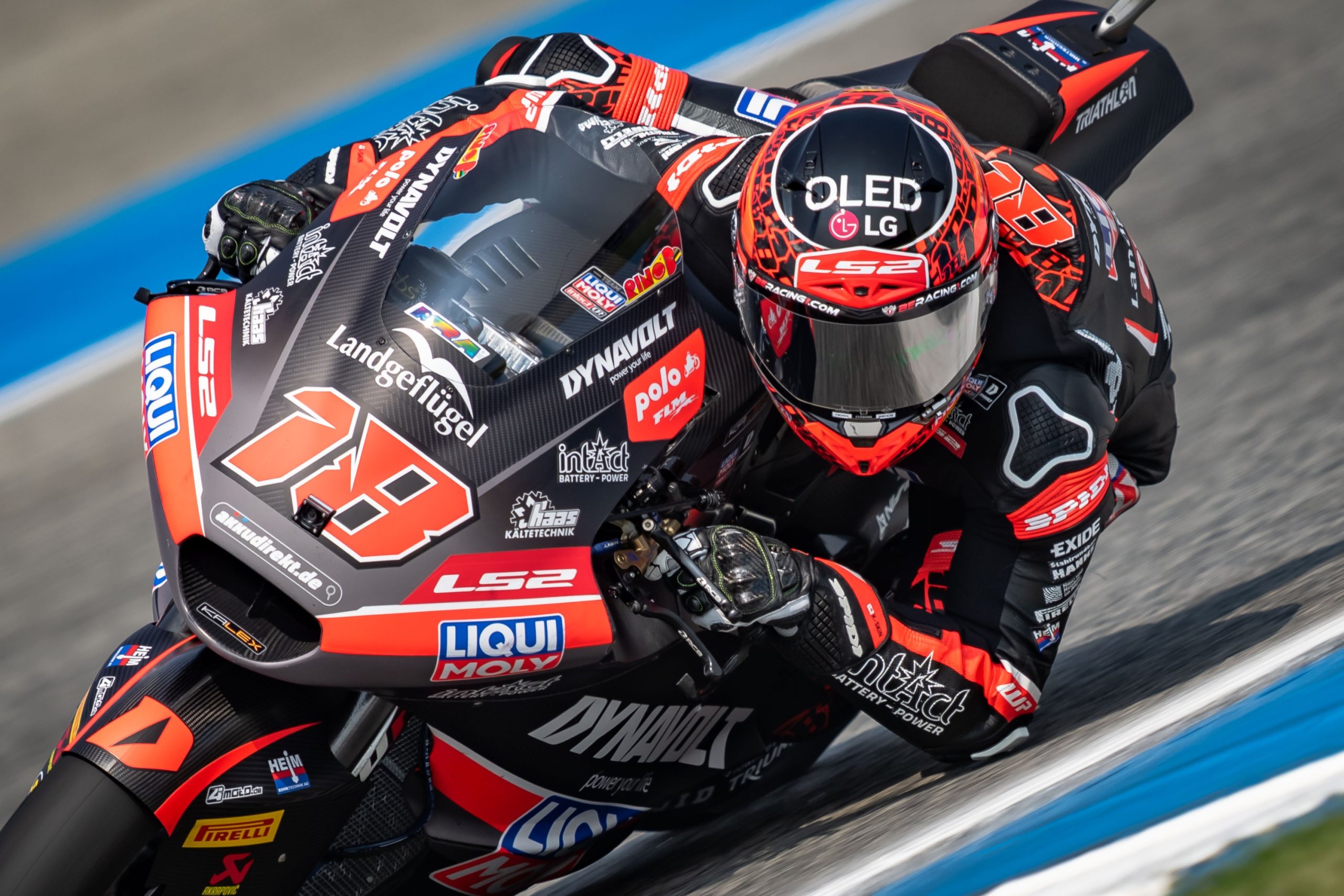 Guevara Desafía la Gravedad: ¡Nuevo Récord Absoluto en Le Mans y Liderazgo en Moto2!