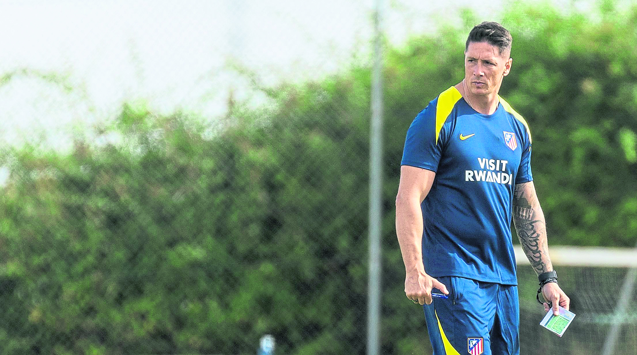 El Atlético Madrileño Celebra el Ascenso del Eldense: Torres Rinde Homenaje a su Ídolo de Infancia