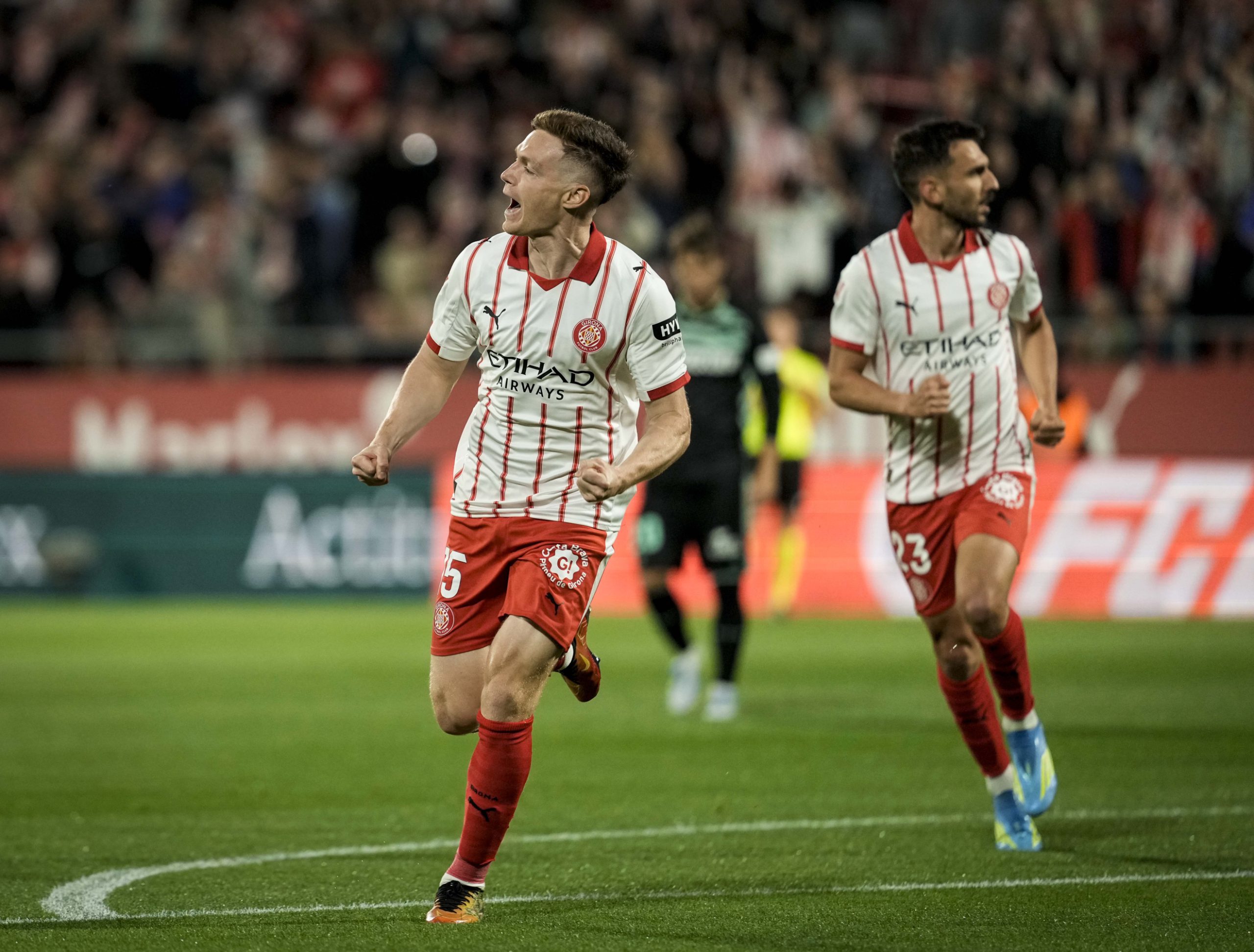 Girona en la Encrucijada: Tres Estrellas en el Punto de Mira Tras el Descenso