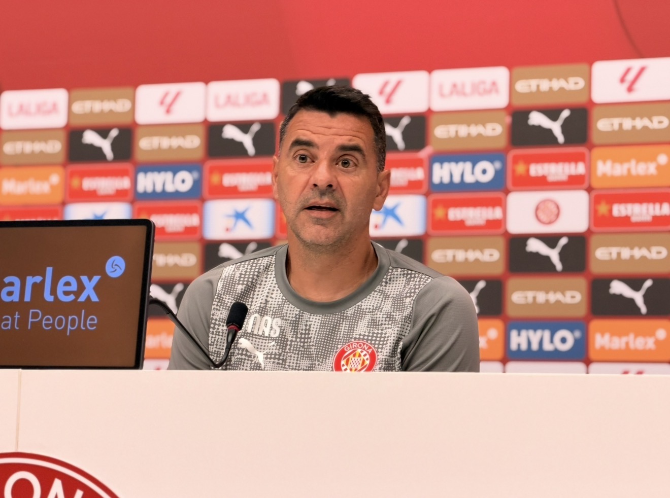 Míchel Llama a la Calma y la Máxima Exigencia en un Girona en Plena Batalla por la Permanencia