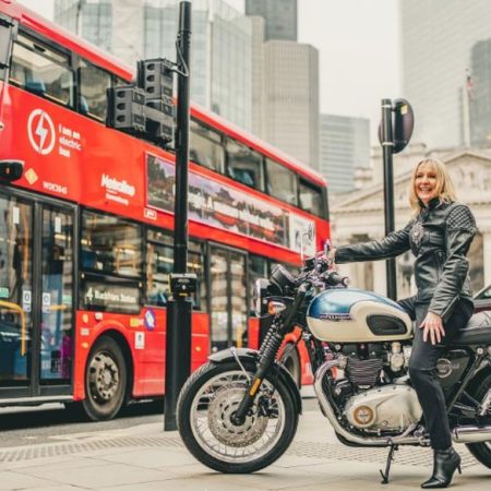 La Alcaldesa de Londres Cabalga… ¡Sobre una Triumph! Innovación Solidaria en la City