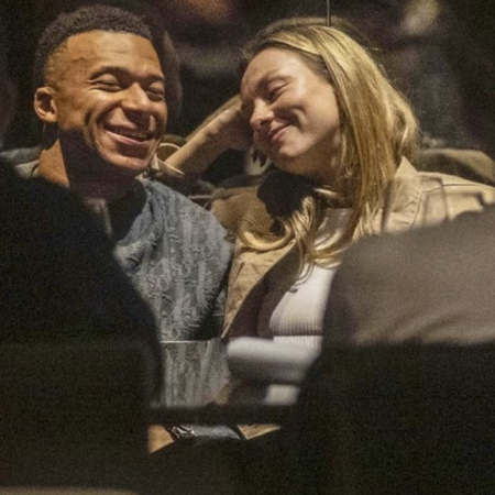 ¡Sorpresa en Madrid! Mbappé y Ester Expósito, Protagonistas de un Encuentro Inesperado con un Taxi en Directo