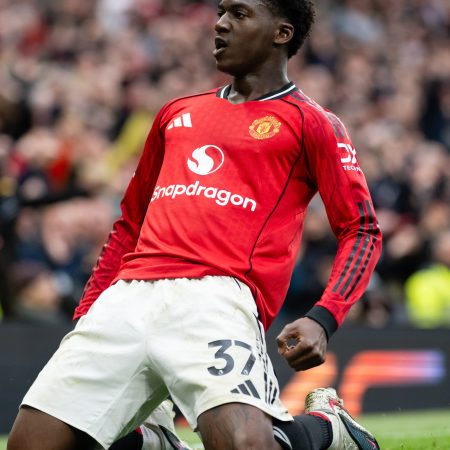 Kobbie Mainoo: La Fénix de Carrington que Ilumina el Camino del United hacia la Gloria