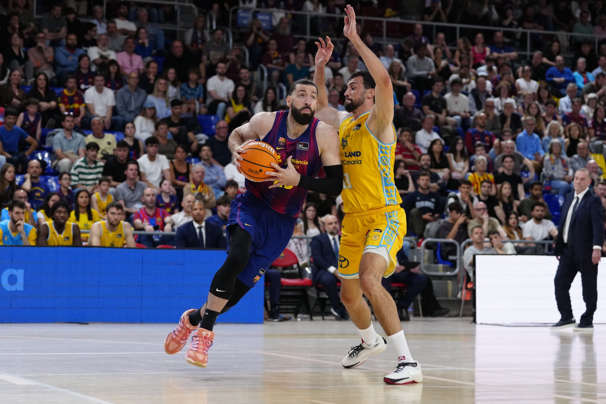 Punter incendia el Palau: el Barcelona despliega un arsenal ofensivo para doblegar a Gran Canaria