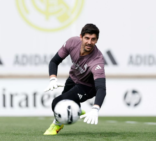 ¡Courtois Regresa! El Real Madrid Se Fortalece Para un Clásico Decisivo en el Camp Nou