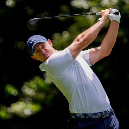 Rory McIlroy Regresa a la Competencia con Paciencia y Determinación