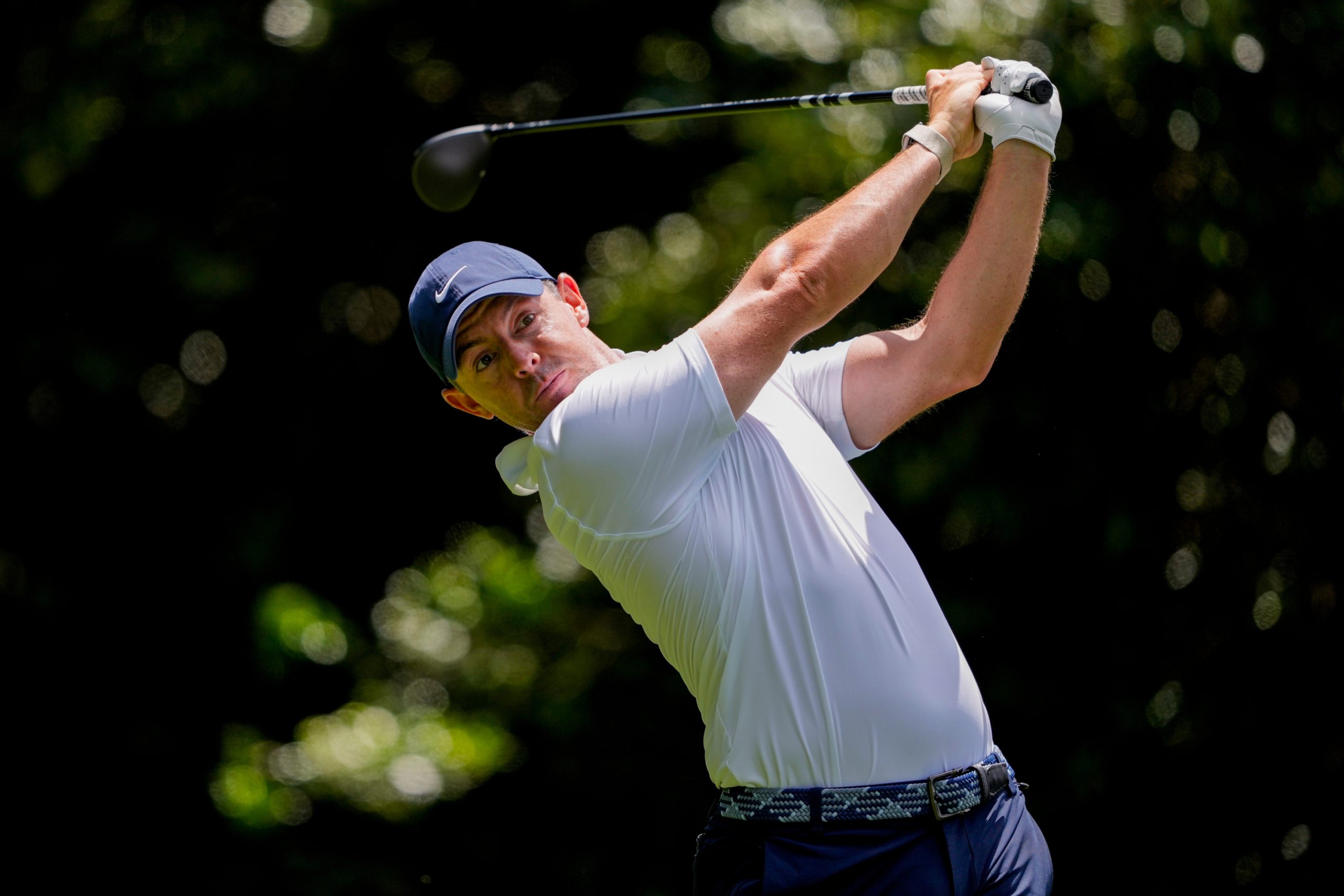 Rory McIlroy Regresa a la Competencia con Paciencia y Determinación