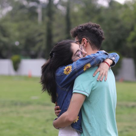 El Secreto de las Relaciones: Cómo el Apego Ansioso Moldea Tu Corazón y Cómo Sanarlo