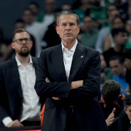 ¡El Valencia Basket Fuerza el Quinto Partido en Atenas! Pedro Martínez Pide Cautela Ante el Roig Arena