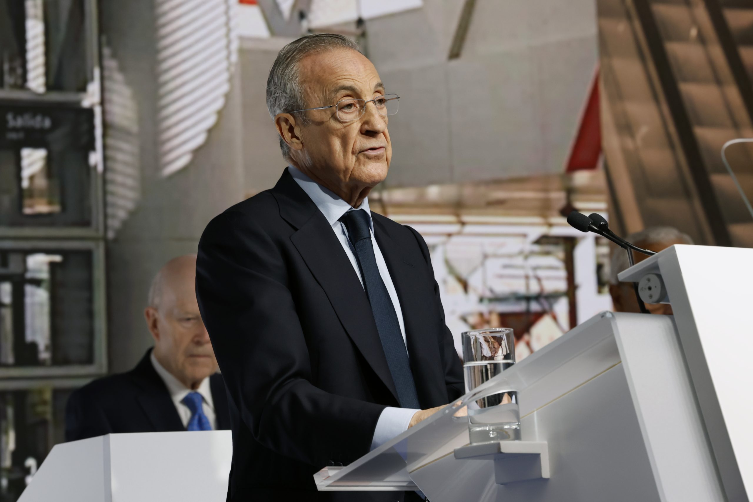 El Clásico Sin Sus Reyes: La Ausencia de Florentino Pérez Marca un Hito en la Tensión Barça-Madrid