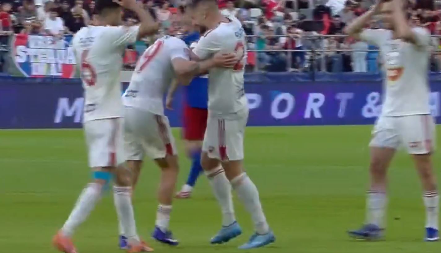 El Arte de la Rabona Conquista Europa: Dos Goles que Aspiran a la Gloria Puskás