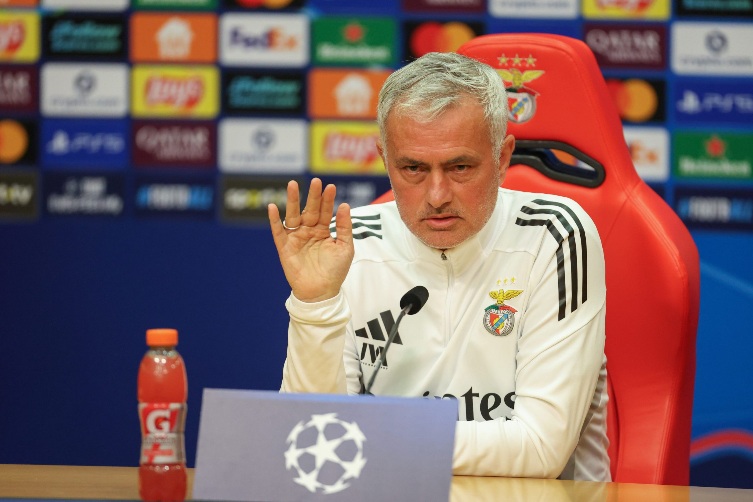 ¡Mourinho, el Regreso del 'Special One' al Bernabéu! El Madrid Busca un Timonel de Élite