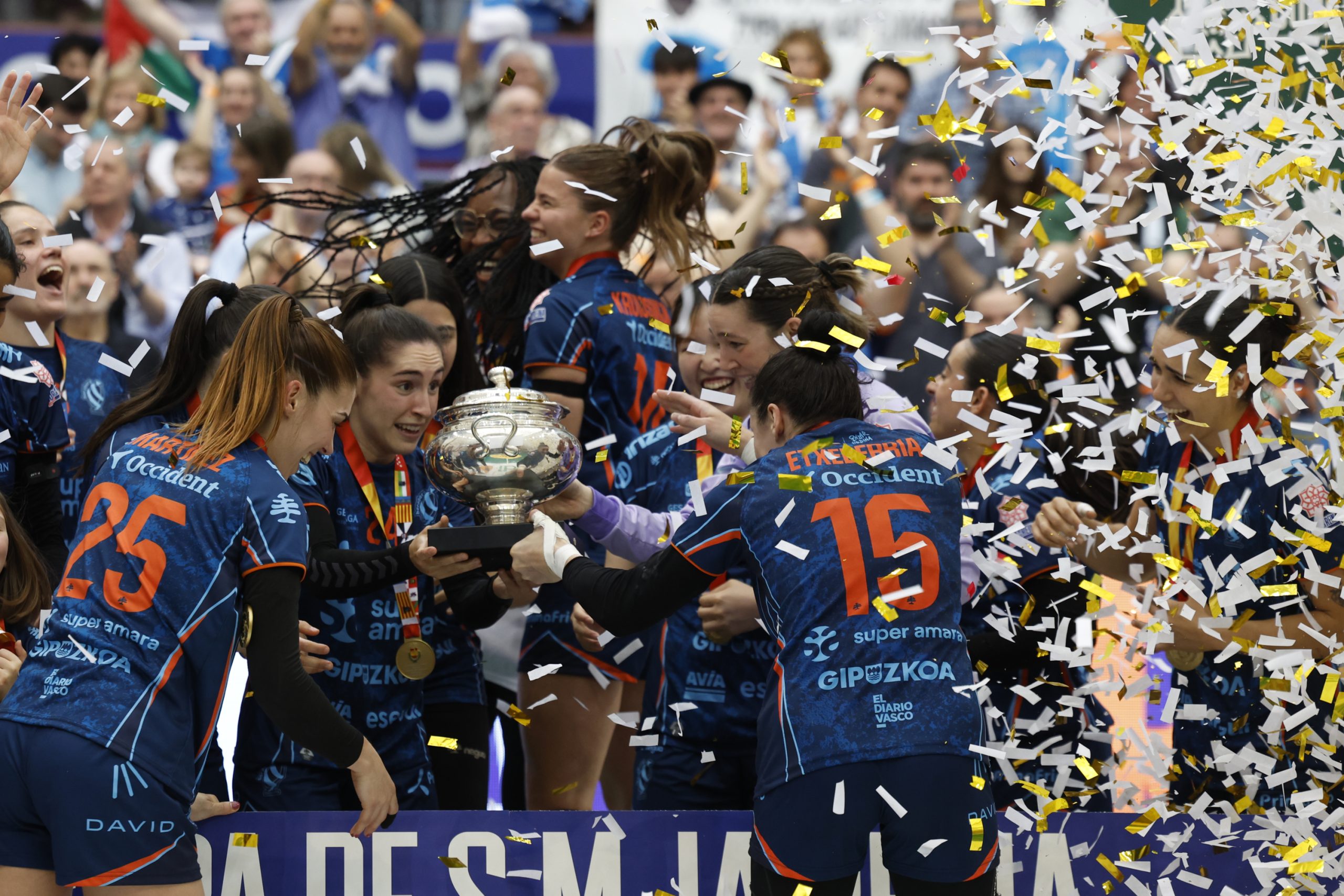 El Rocasa Gran Canaria, a Siete Años de Su Gloria, Lucha por Recuperar el Trono del Balonmano Femenino Español