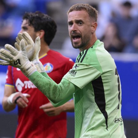 El Real Oviedo, al borde del abismo: un empate agónico que sabe a sentencia
