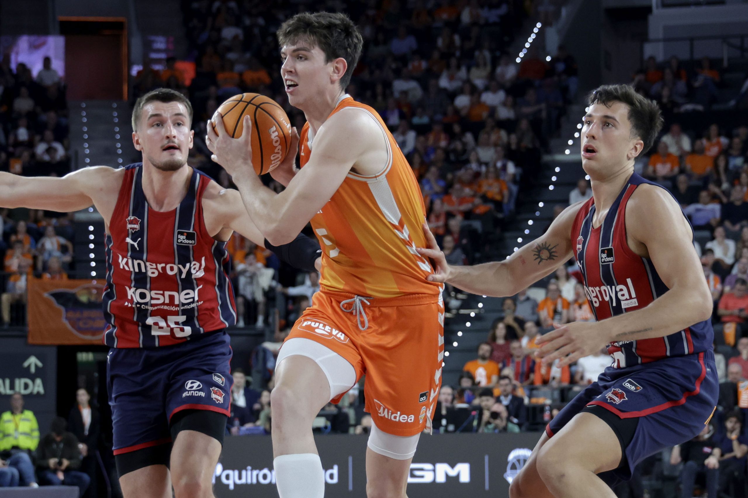 ¡Susto en el Roig Arena! Baskonia se lleva la victoria en un final de infarto ante un Valencia Basket que pierde la segunda plaza