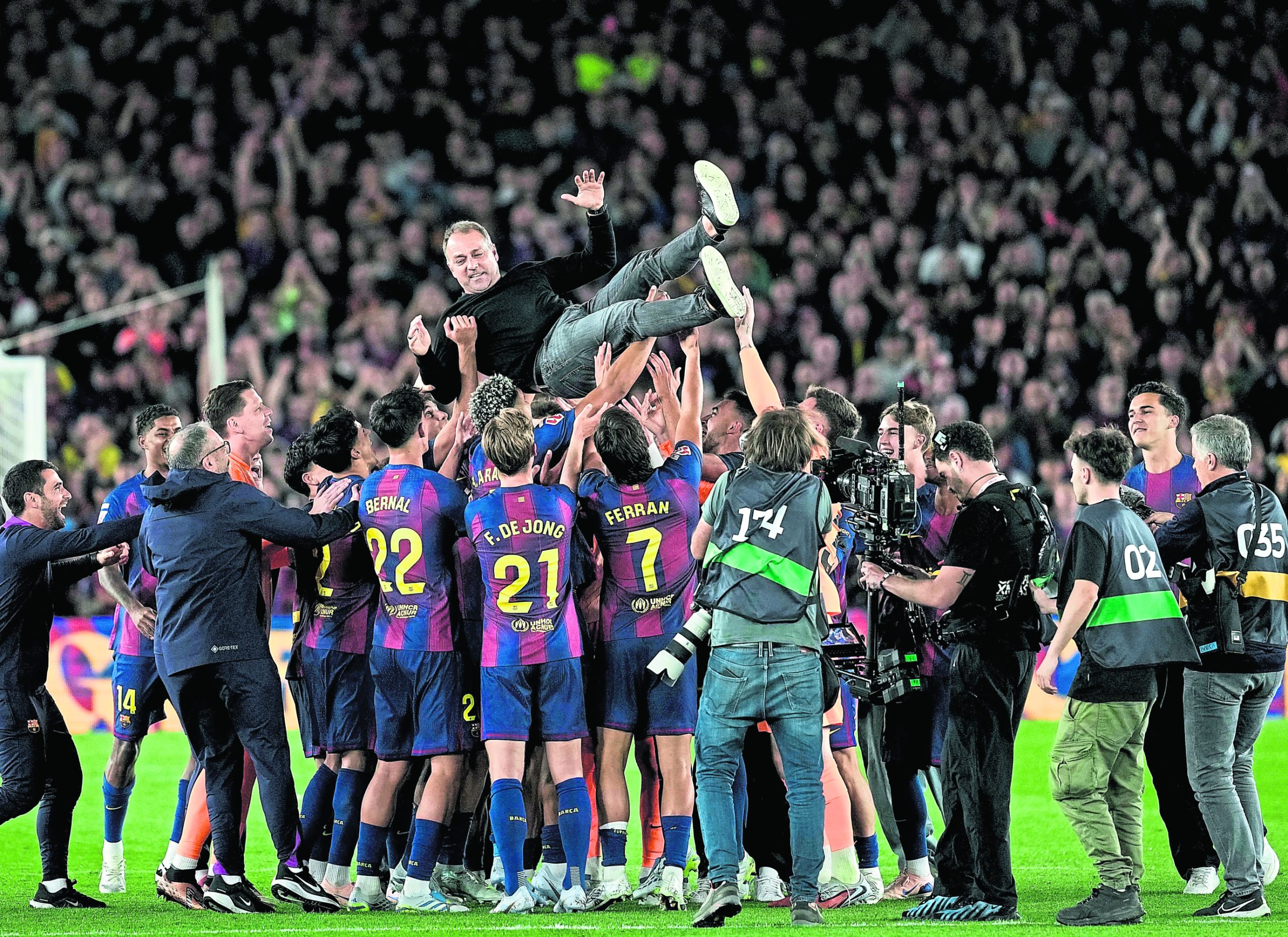 Flick: El Barça, una familia que abraza el dolor y celebra la gloria