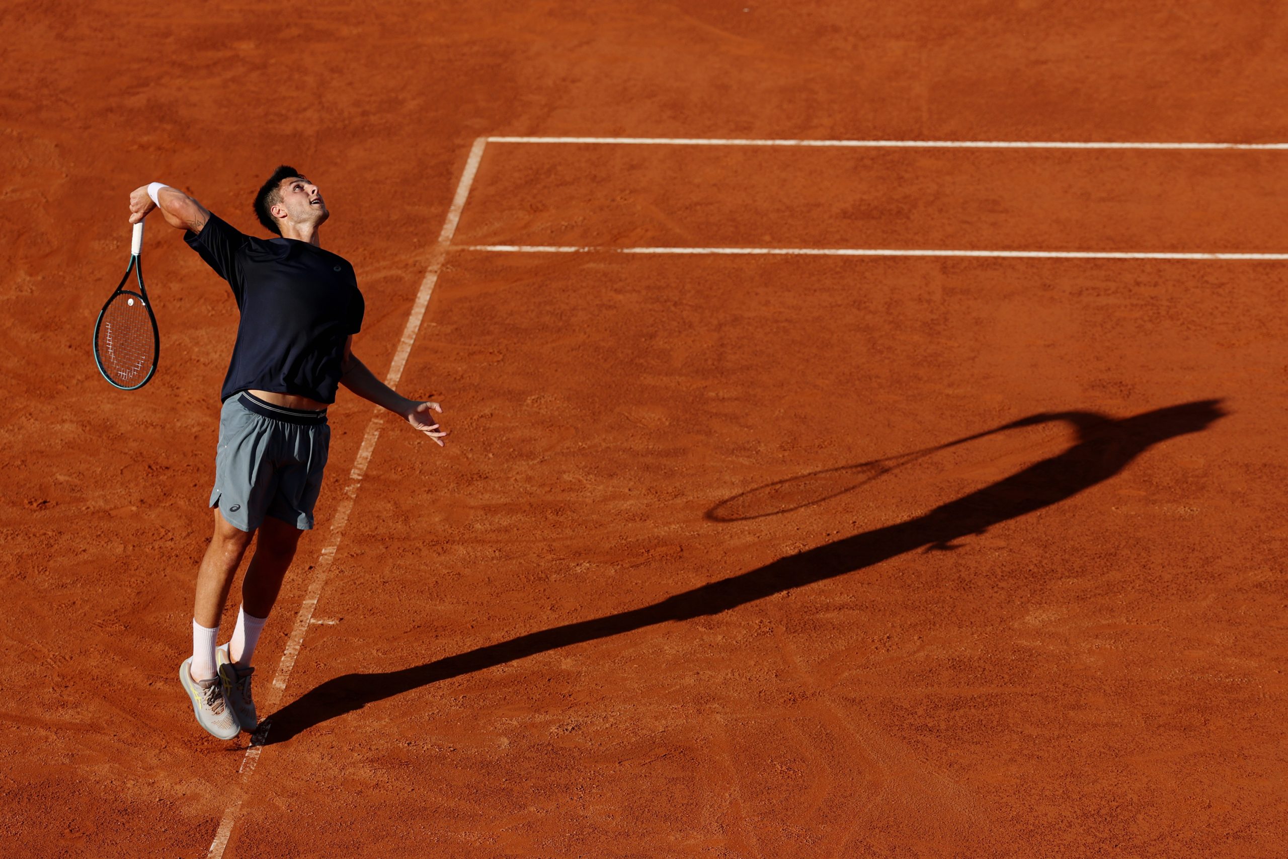 Medvedev Remonta ante un Valiente Llamas en Roma: El Español Cede con Honor en Tres Sets