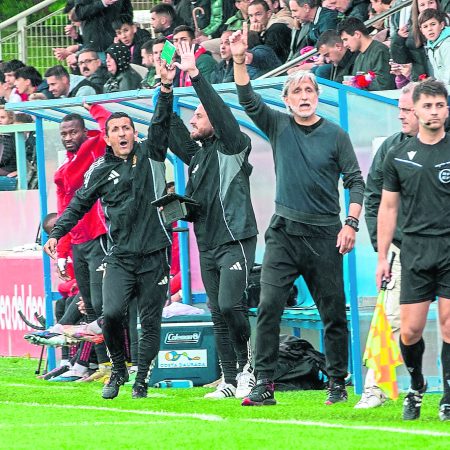 Ruedas Pinchadas y Malestar en el Nàstic: Un Regreso Amargo Tras la Derrota