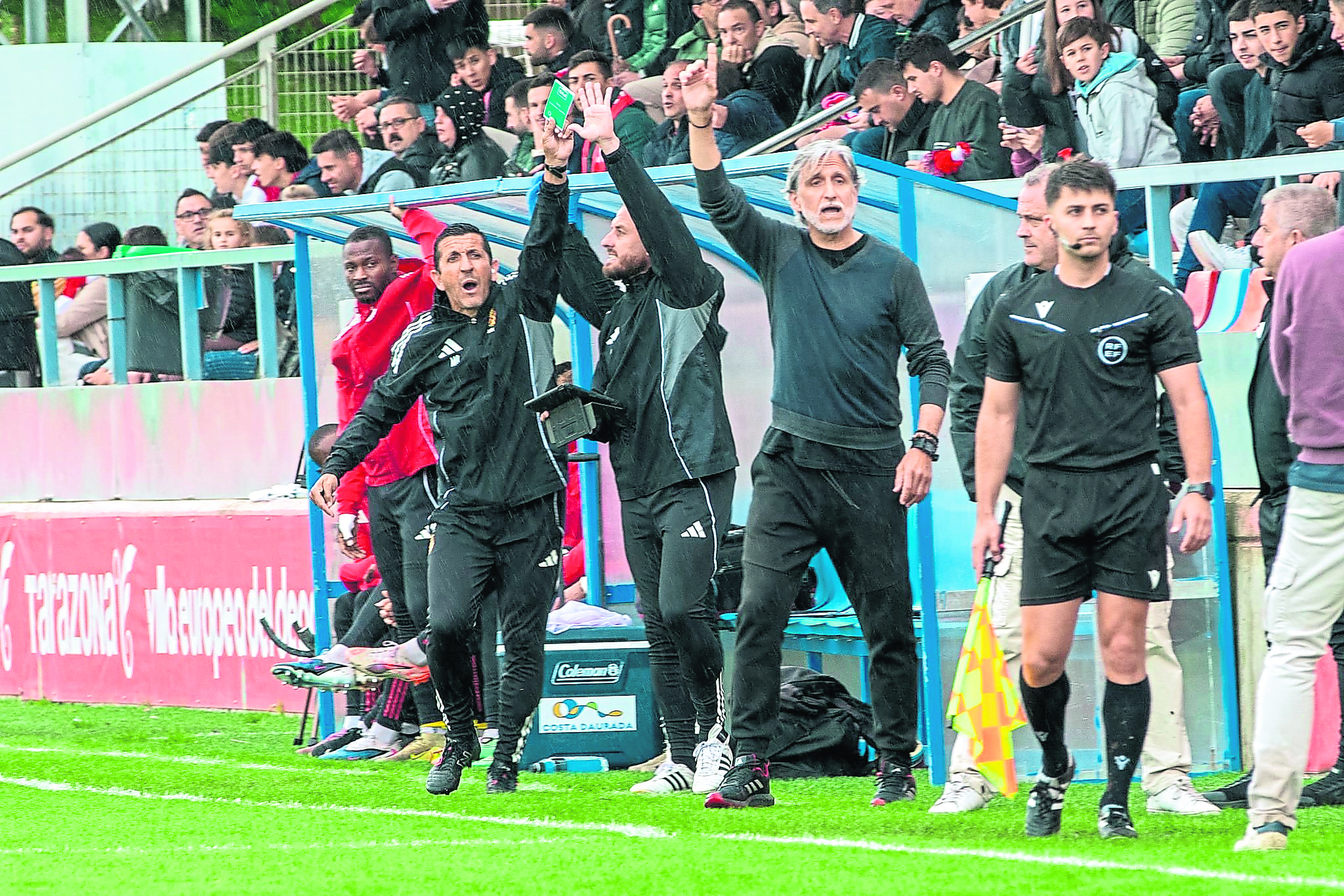 Ruedas Pinchadas y Malestar en el Nàstic: Un Regreso Amargo Tras la Derrota