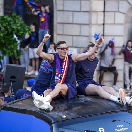 Lewandowski: El Futuro Incierto del Goleador Tras la Gloria Liguera