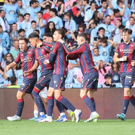 ¡Épica Recepción en Manises! La Afición Granota Celebra una Victoria Clave que Aleja el Fantasma del Descenso