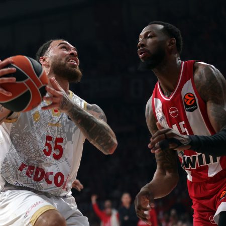 Mike James: La Leyenda Viviente de la Euroliga que Aspira a la Gloria y Tienta al Barça