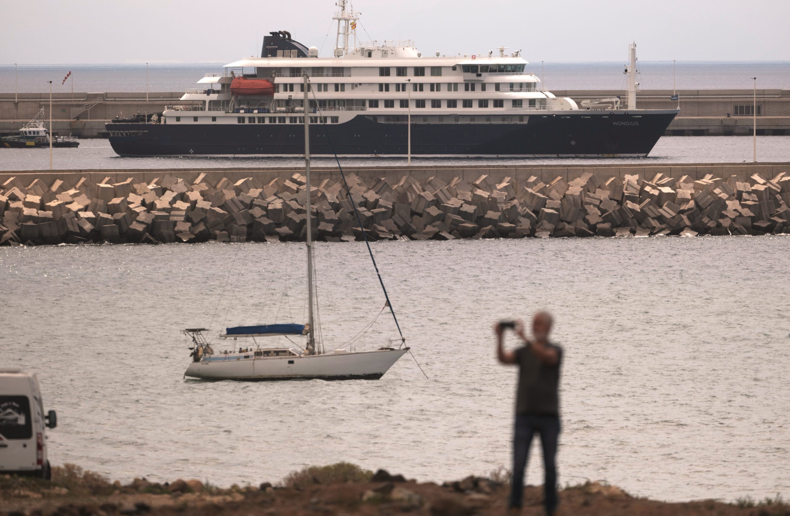Crucero en Alerta Roja: Misteriosa Enfermedad Causa Confinamiento y Fallecimiento en Burdeos