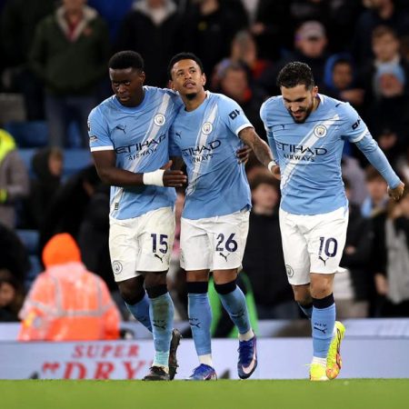 El City Sella una Victoria Clave Ante el Palace y Mantiene la Presión al Arsenal